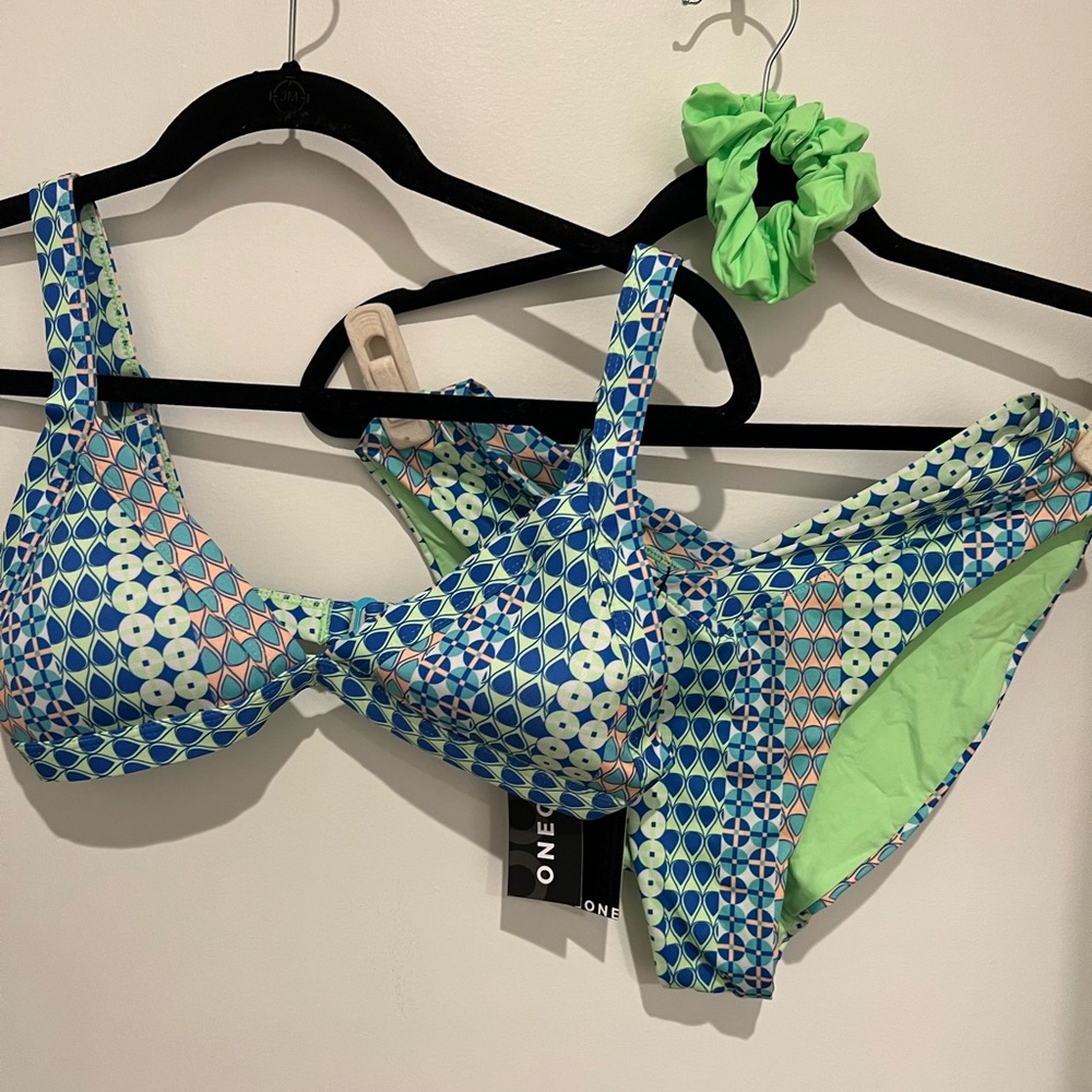 NWT - Oneone Kameron Top (L) and Jesse Bottom (XL Full) in “Canguu” pattern